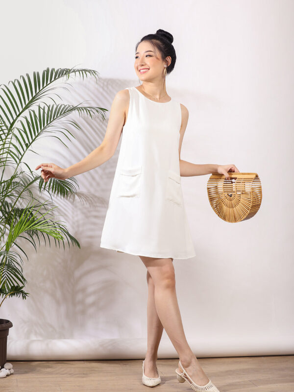 Nella Front Pockets Shift Dress in White