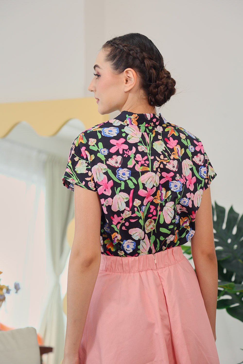 Addie Kimono Neckline Top in Black Garden – Bild 4