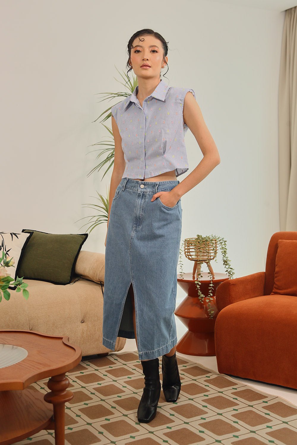 Amina Sleeveless Shirt in Blue Gingham Pop - Image 3