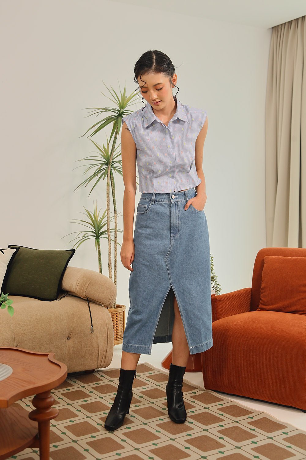 Amina Sleeveless Shirt in Blue Gingham Pop - Image 4