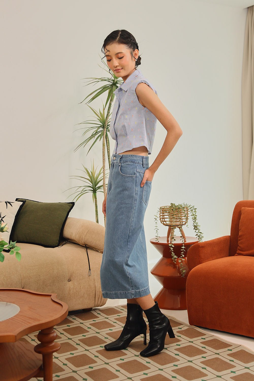 Amina Sleeveless Shirt in Blue Gingham Pop - Image 5