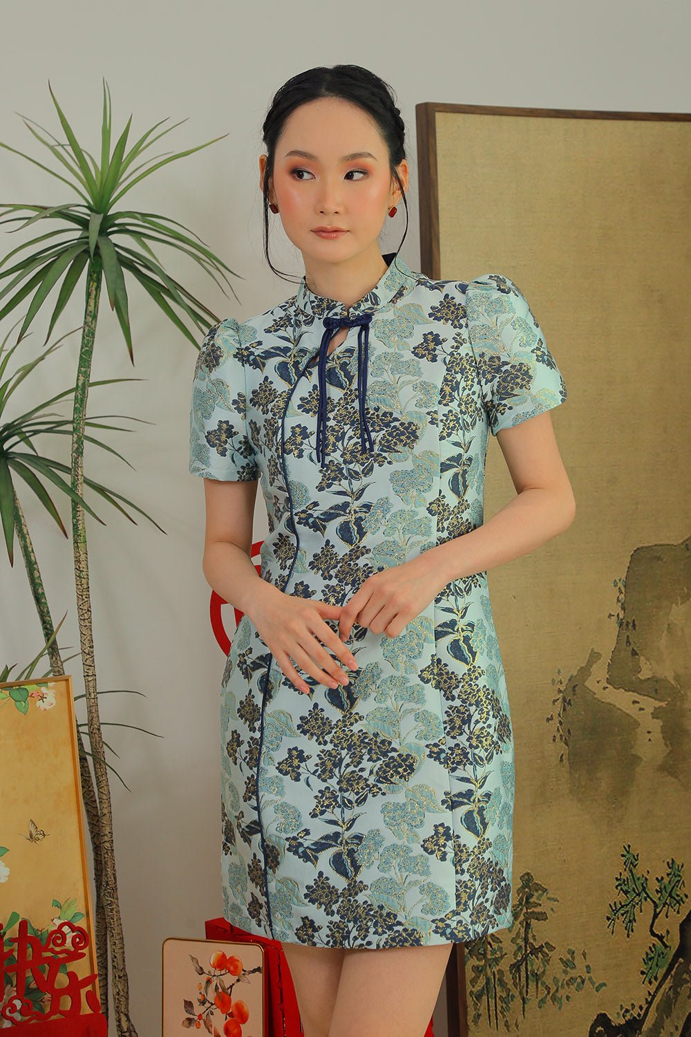 Clarette Jacquard Mandarin Dress in Midnight Teal - 画像 4