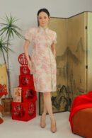 Vivara Puff Sleeve Floral Cheongsam in Brush Pink