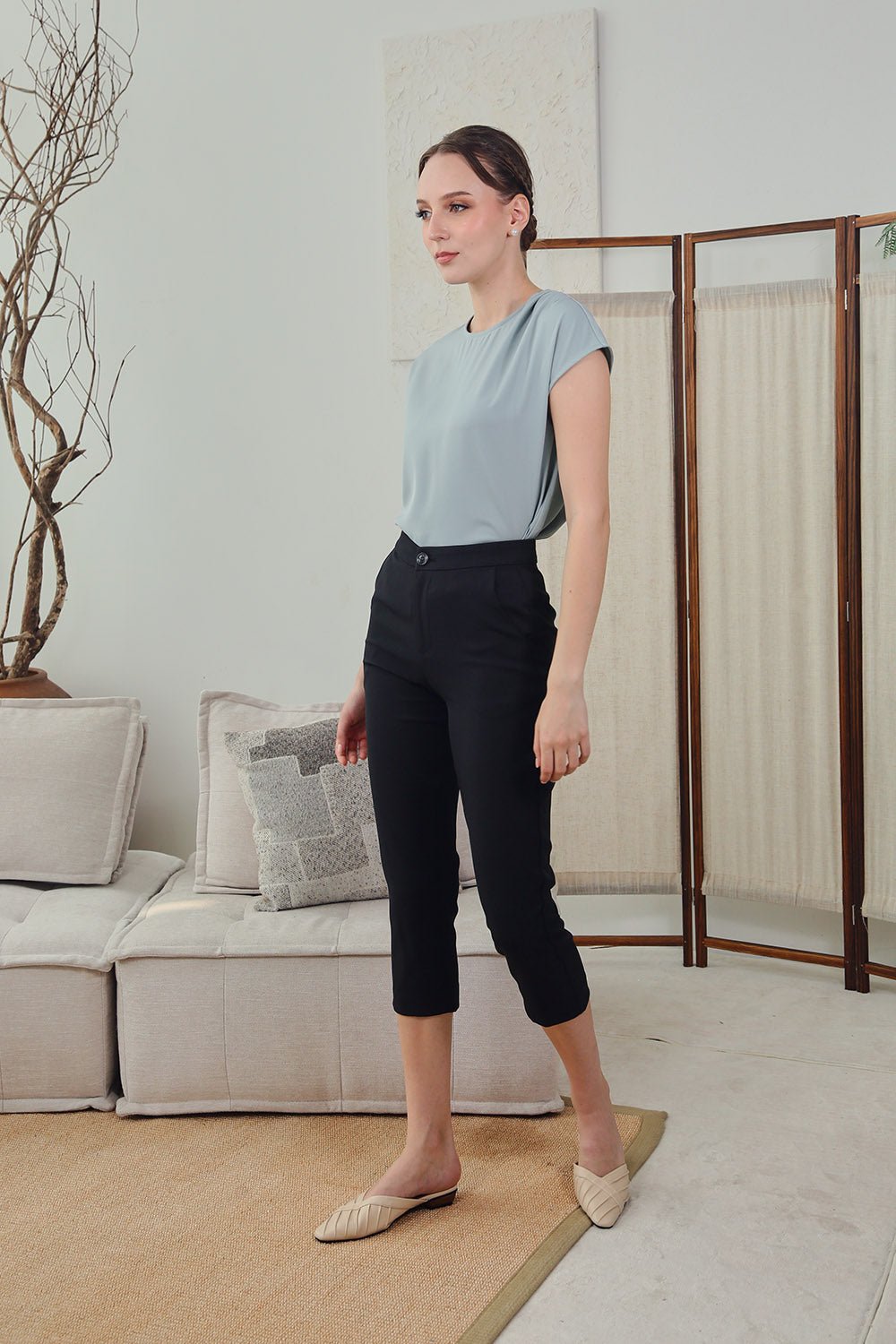 Arwen Pleated Shoulder Top in Misty Blue - 画像 7
