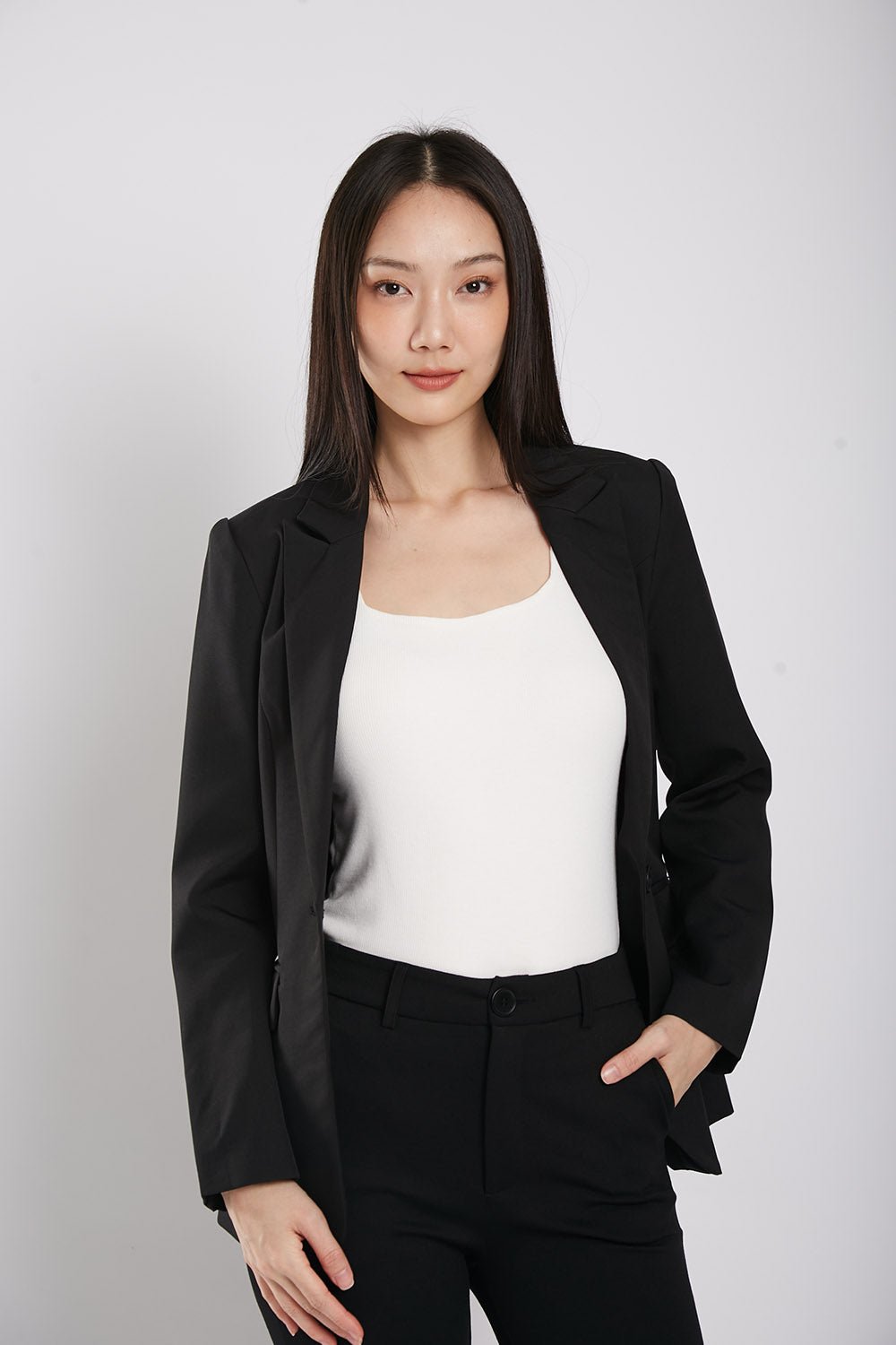 Albertha Ultra Stretchable Blazer in Black - Imagen 3