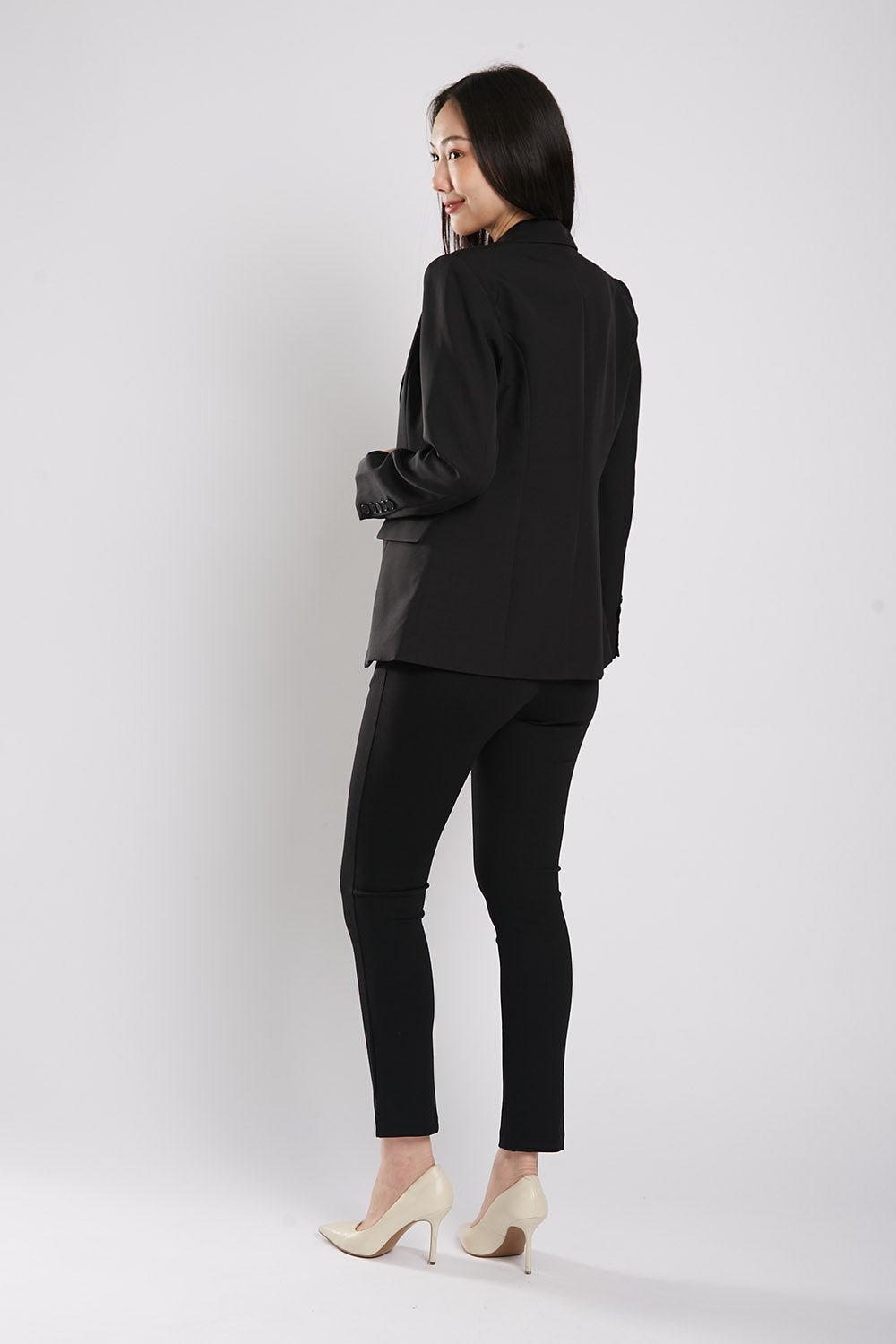 Albertha Ultra Stretchable Blazer in Black - Imagen 7