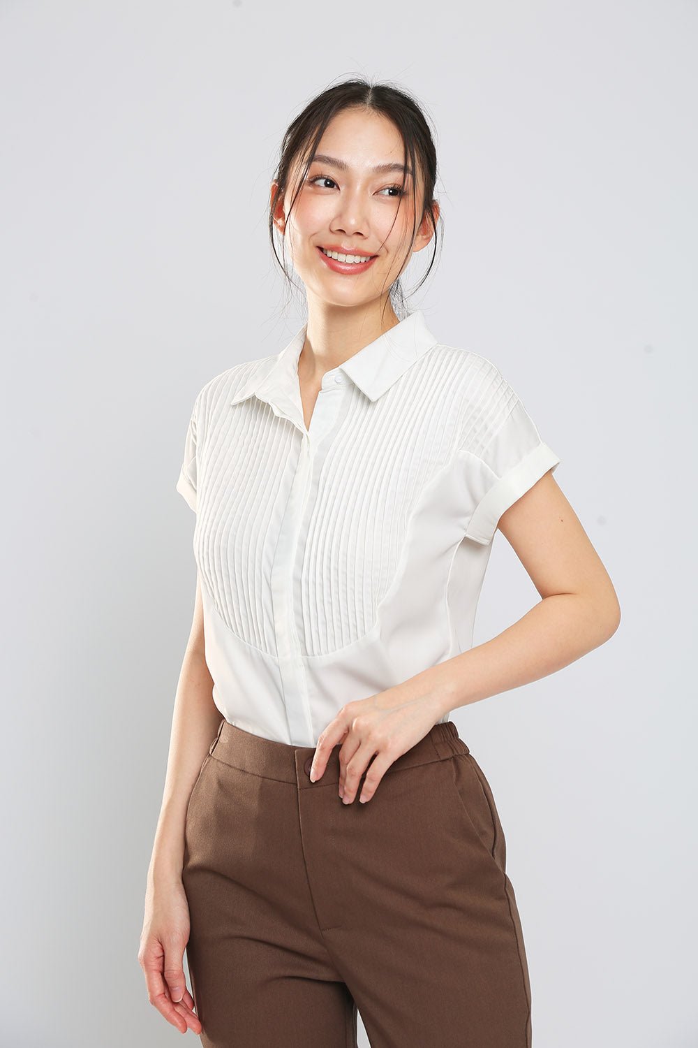 Yumi Button Down Shirt in White - Imagen 2