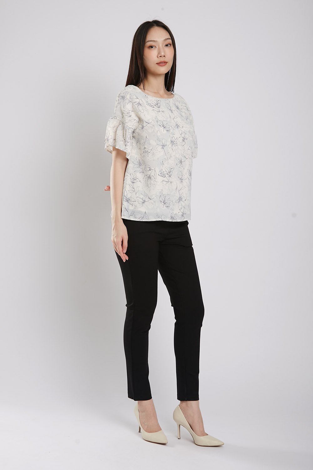 Ayumi Blouse in White Floral Prints - Imej 7