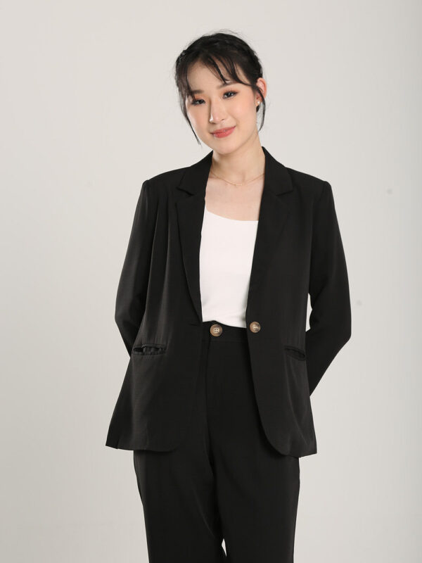 Lorette Tailored Blazer in Black