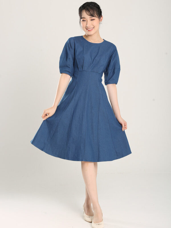 Jaelia Midi Denim Dress in Mid Wash