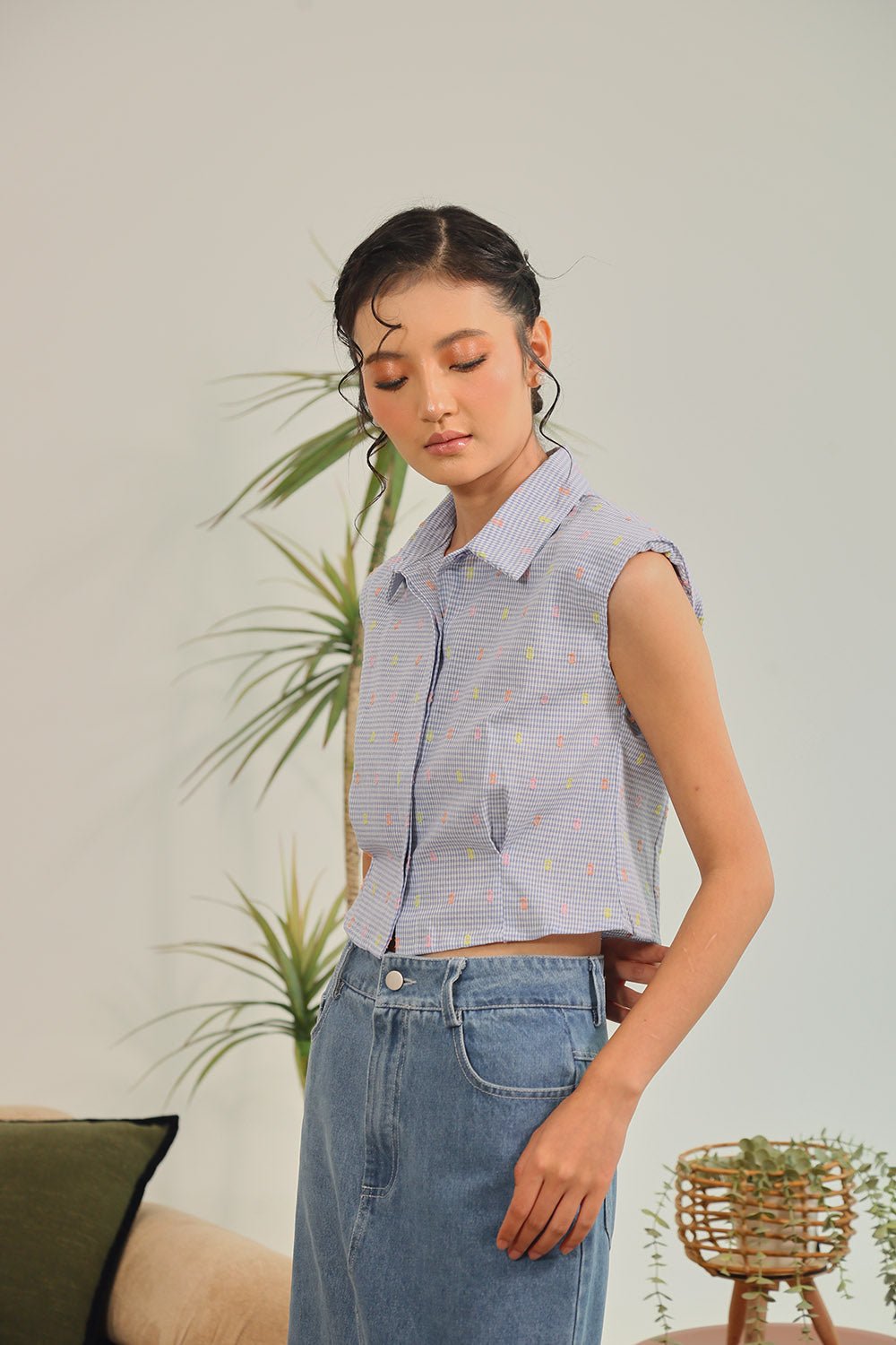 Amina Sleeveless Shirt in Blue Gingham Pop - Image 7