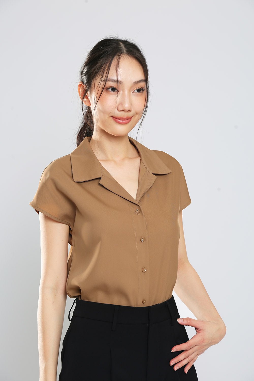 Jenisis Down Button Shirt in Khakis